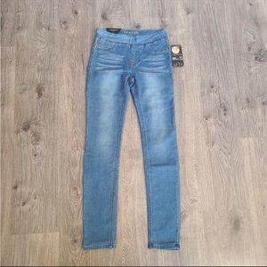 Vigoss jeans.